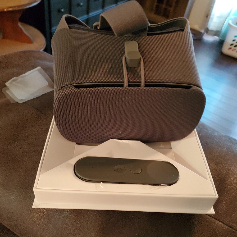 Google Daydream View Goggles